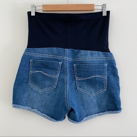 Maternity Shorts with Belly Panel - Picture 2 of 3